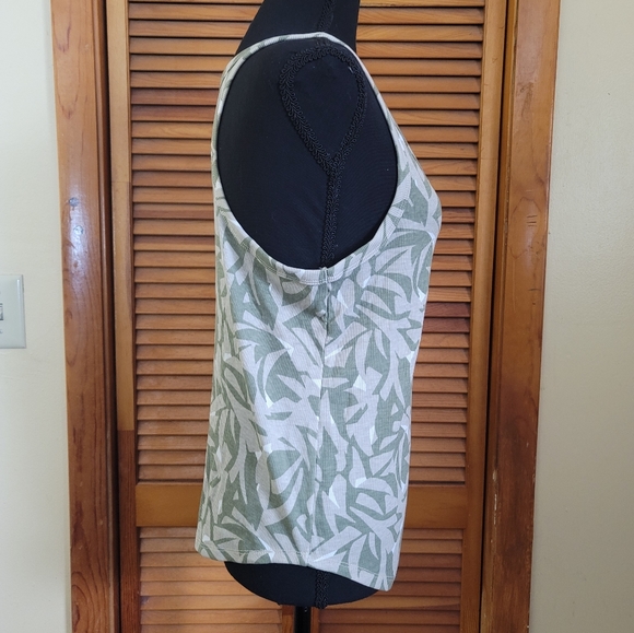 NWT Old Navy UltraLite Rib-Knit Racerback Tank Top Size Large - Picture 10 of 12